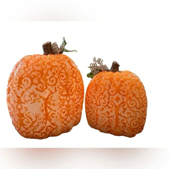 Two light up pumpkins in different sizes - Picture 1 of 9